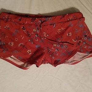 Roxy shorts size small